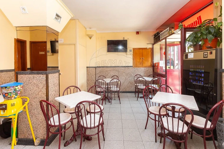 Negócio para Venda em Santa Marinha e São Pedro da Afurada Foto 7