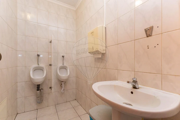 Negócio para Venda em Santa Marinha e São Pedro da Afurada Foto 18