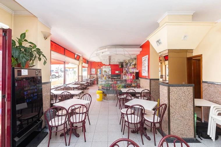 Negócio para Venda em Santa Marinha e São Pedro da Afurada