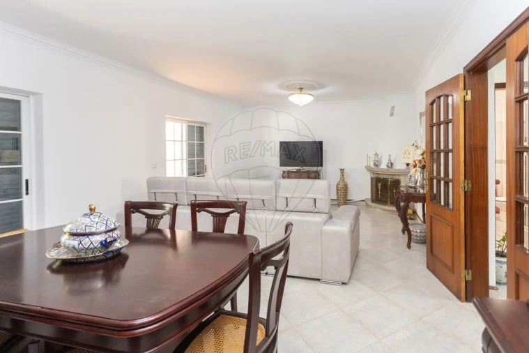 Moradia T4 para Venda em Seixal, Arrentela e Aldeia de Paio Pires Foto 8