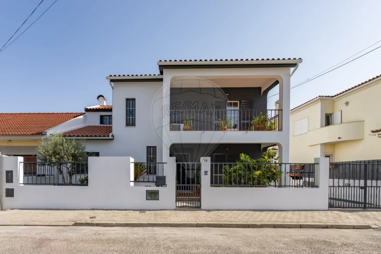 Moradia T4 para Venda em Seixal, Arrentela e Aldeia de Paio Pires Foto 1