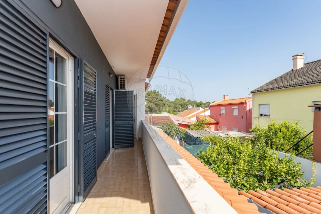 Moradia T4 para Venda em Seixal, Arrentela e Aldeia de Paio Pires Foto 18