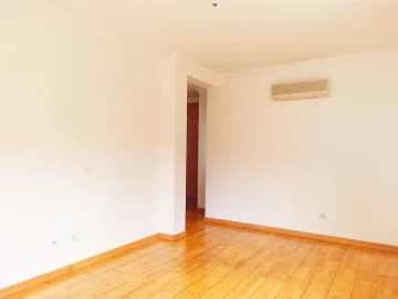 Apartamento T3 para Venda em Santa Maria e São Miguel, São Martinho, São Pedro Penaferrim