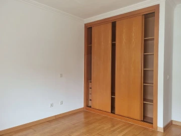 Apartamento T3 para Venda em Santa Maria e São Miguel, São Martinho, São Pedro Penaferrim