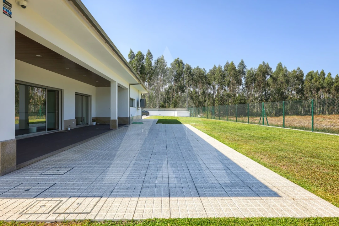 Moradia T3 para Venda em Palhaça Foto 50