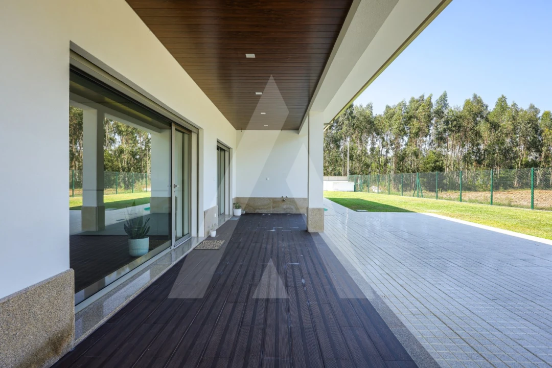 Moradia T3 para Venda em Palhaça Foto 52