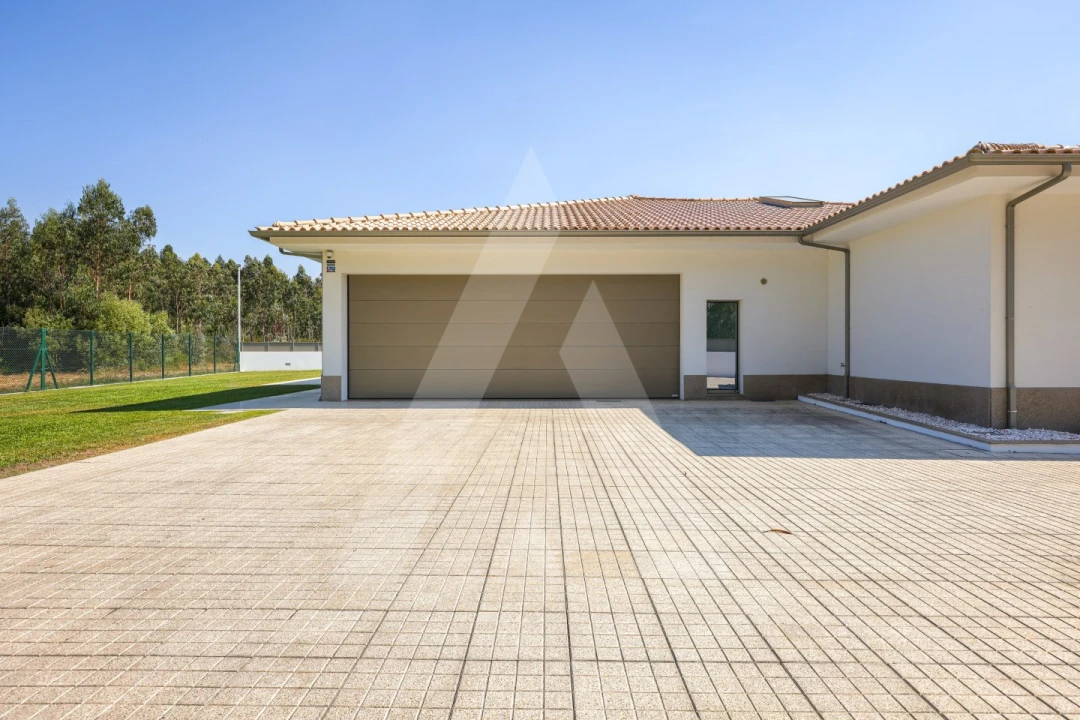 Moradia T3 para Venda em Palhaça Foto 53