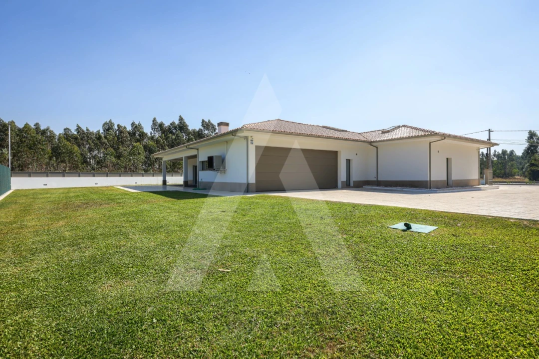 Moradia T3 para Venda em Palhaça Foto 59