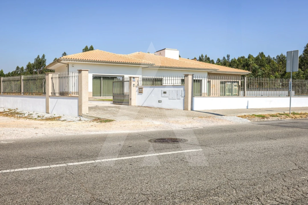 Moradia T3 para Venda em Palhaça Foto 58