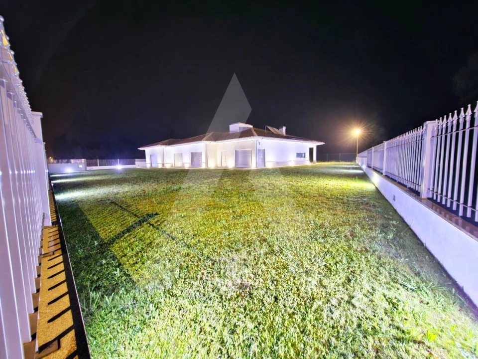 Moradia T3 para Venda em Palhaça Foto 66