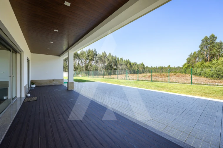 Moradia T3 para Venda em Palhaça Foto 51