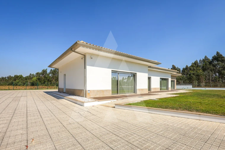 Moradia T3 para Venda em Palhaça Foto 54