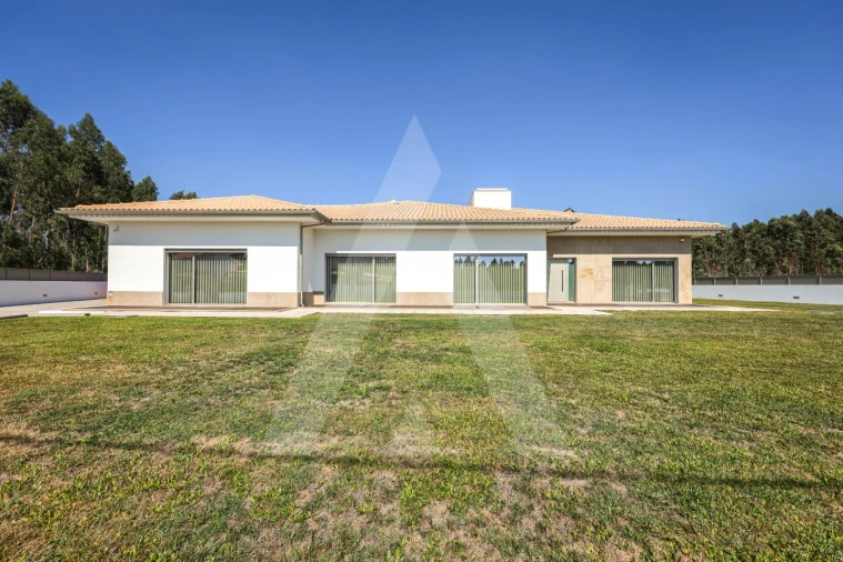 Moradia T3 para Venda em Palhaça Foto 56