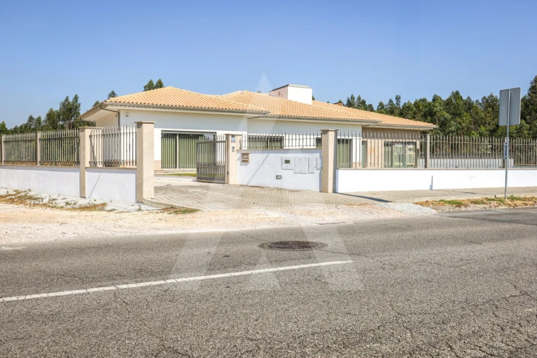 Moradia T3 para Venda em Palhaça Foto 58