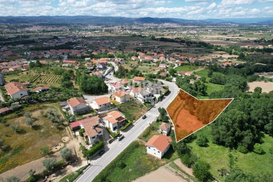 Terreno para Venda em Vilar de Nantes Foto 3