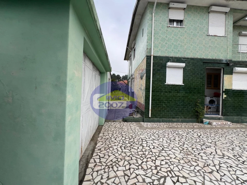 Moradia T5 para Venda em Arrifana Foto 3