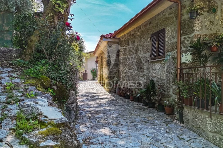 Moradia T2 para Venda em Bouro (Santa Maria) Foto 3