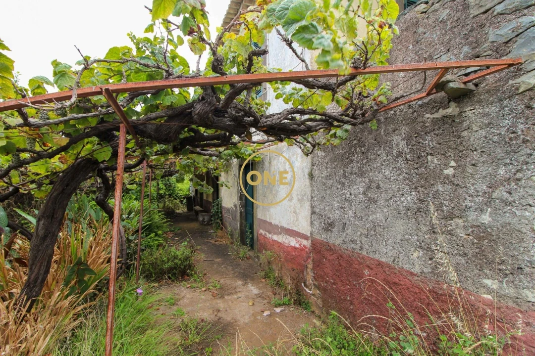 Moradia T4 para Venda em Prazeres Foto 3