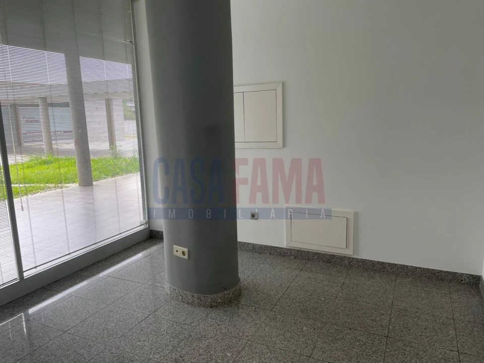 Loja para Arrendamento em Bougado (São Martinho e Santiago) Foto 2