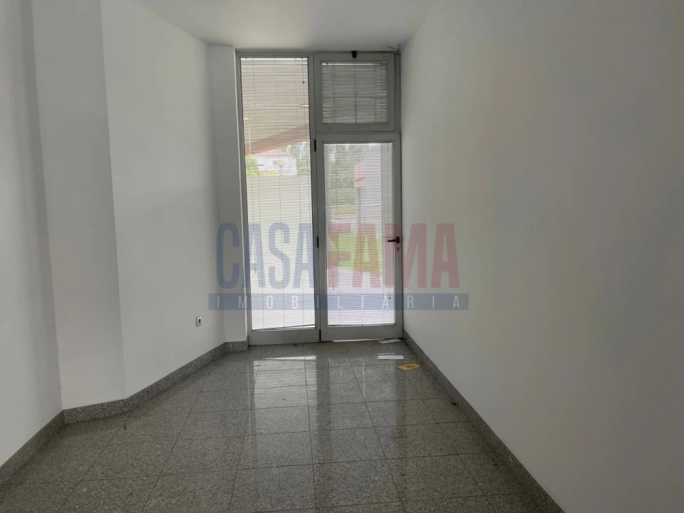 Loja para Arrendamento em Bougado (São Martinho e Santiago) Foto 5