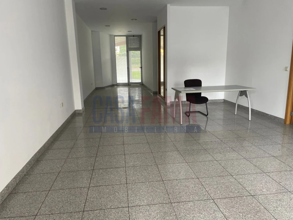 Loja para Arrendamento em Bougado (São Martinho e Santiago) Foto 6