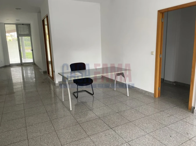 Loja para Arrendamento em Bougado (São Martinho e Santiago) Foto 3