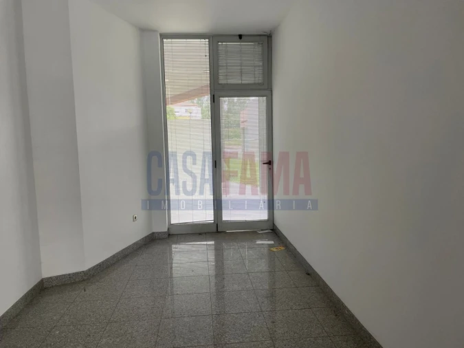 Loja para Arrendamento em Bougado (São Martinho e Santiago) Foto 5