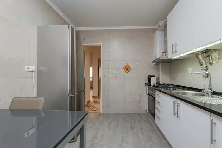 Apartamento T2 para Venda em Odivelas Foto 2