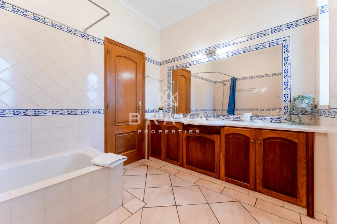 Moradia T4 para Venda em Boliqueime Foto 25
