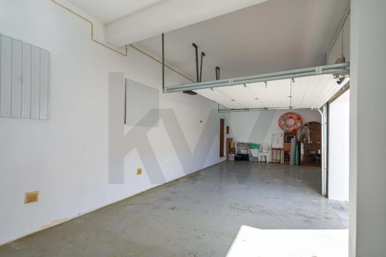 Garagem para Venda em Alvor Foto 13