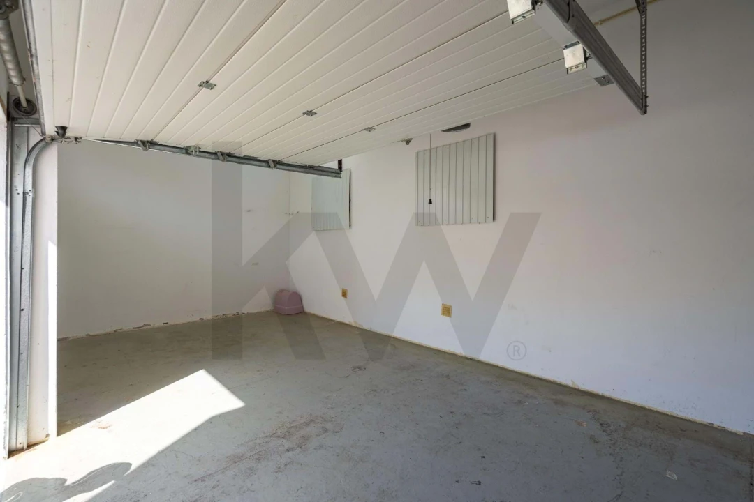 Garagem para Venda em Alvor Foto 12