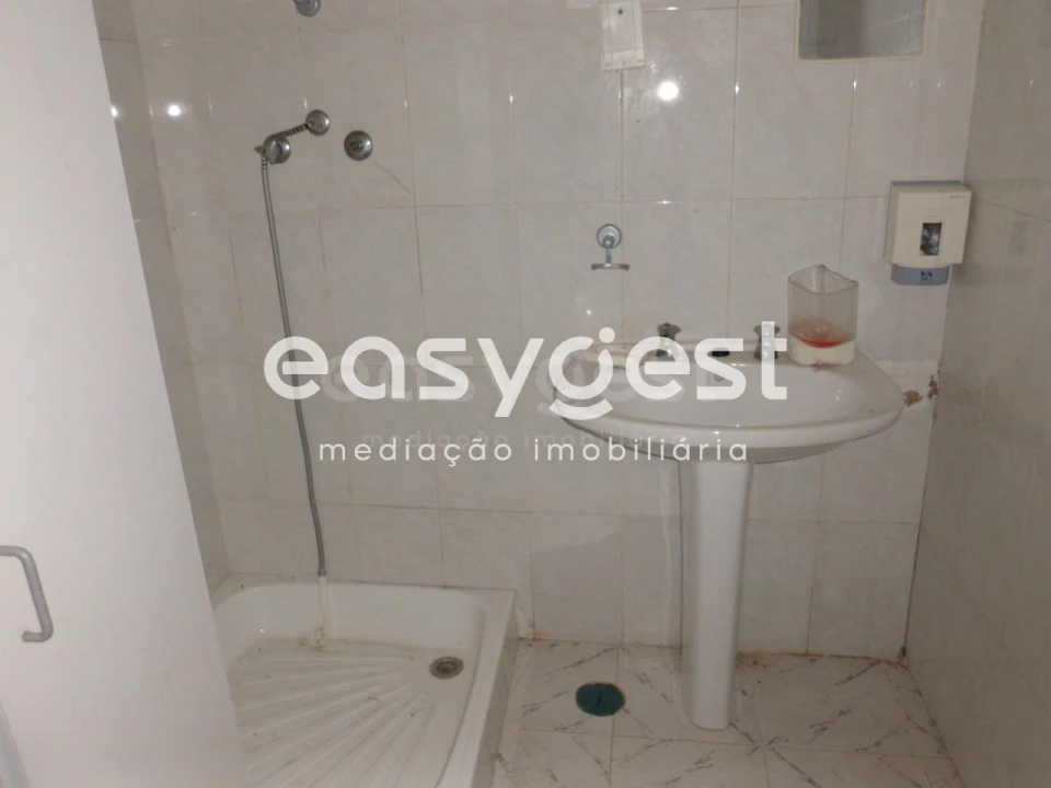 Armazém para Venda em Santa Clara de Louredo Foto 5