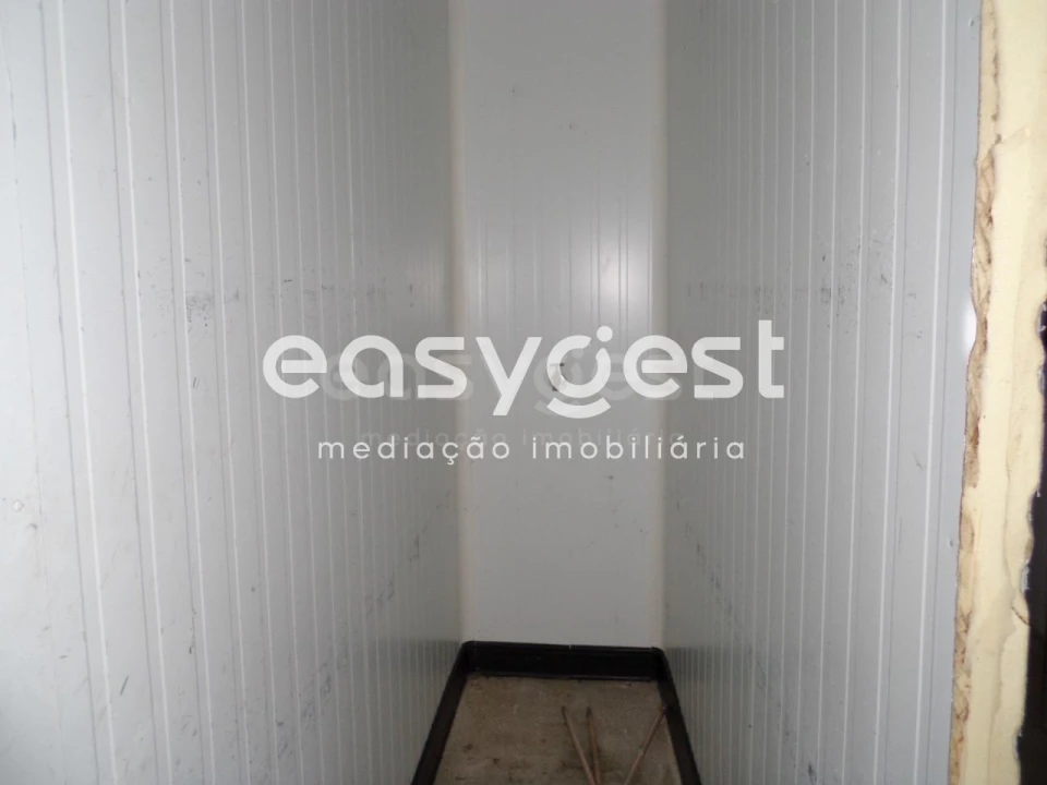 Armazém para Venda em Santa Clara de Louredo Foto 6