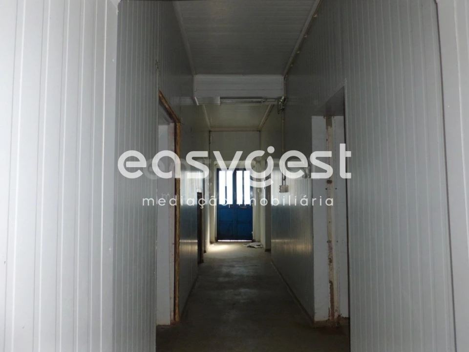 Armazém para Venda em Santa Clara de Louredo Foto 7