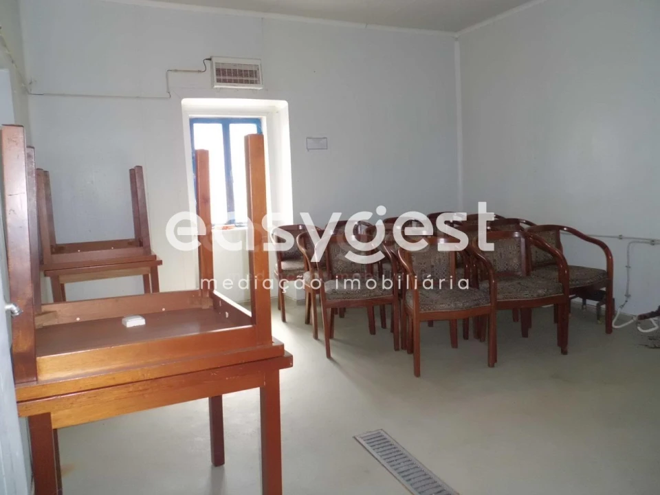 Armazém para Venda em Santa Clara de Louredo Foto 9