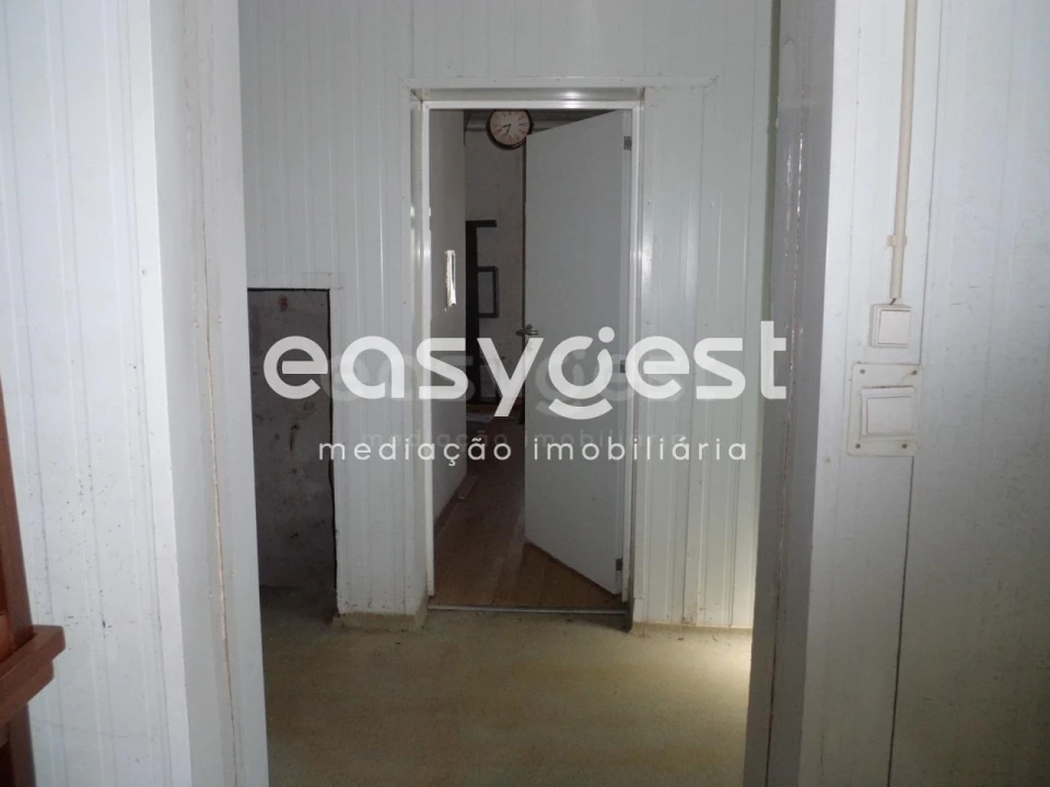 Armazém para Venda em Santa Clara de Louredo Foto 11