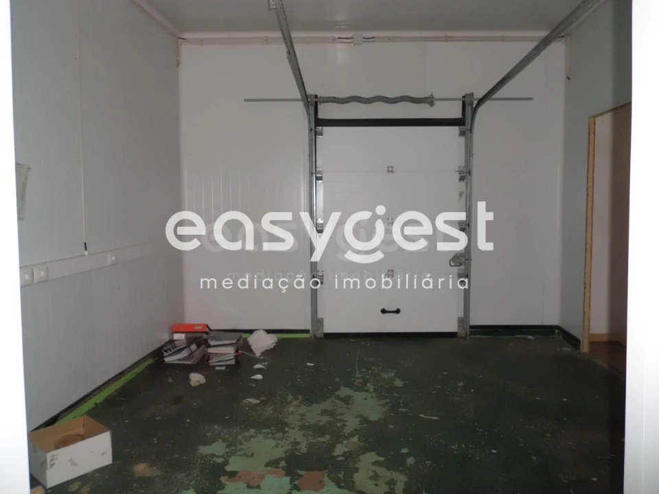 Armazém para Venda em Santa Clara de Louredo Foto 14