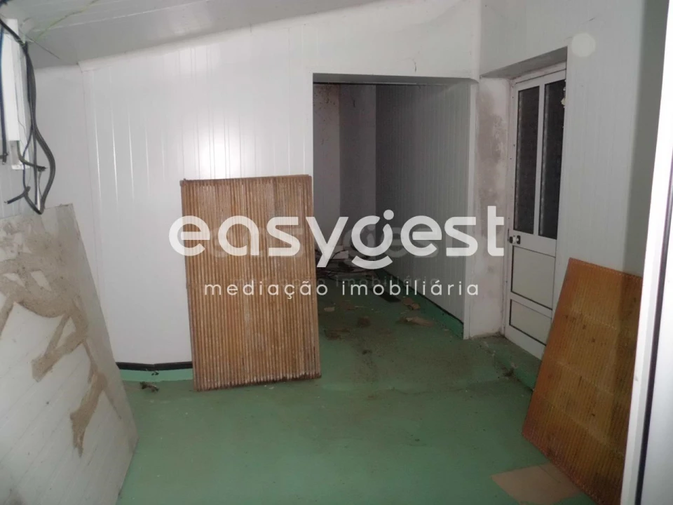 Armazém para Venda em Santa Clara de Louredo Foto 20