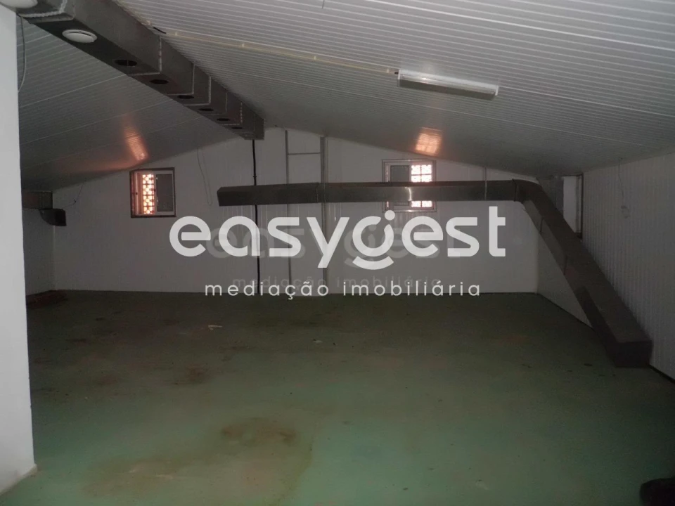 Armazém para Venda em Santa Clara de Louredo Foto 27