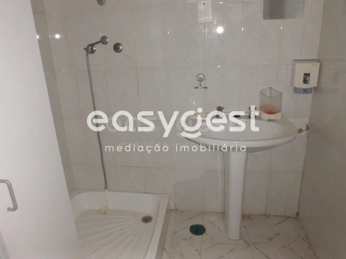 Armazém para Venda em Santa Clara de Louredo Foto 5