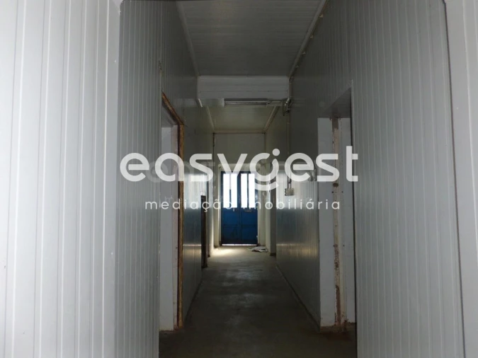 Armazém para Venda em Santa Clara de Louredo Foto 7