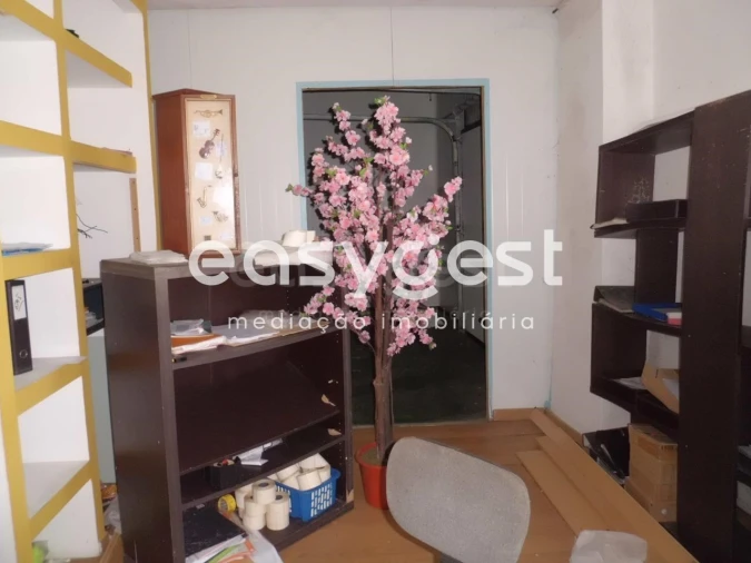 Armazém para Venda em Santa Clara de Louredo Foto 13