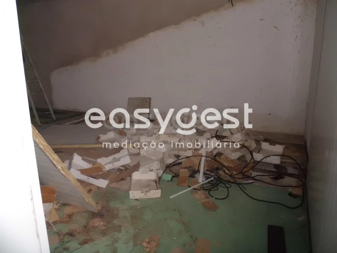 Armazém para Venda em Santa Clara de Louredo Foto 21