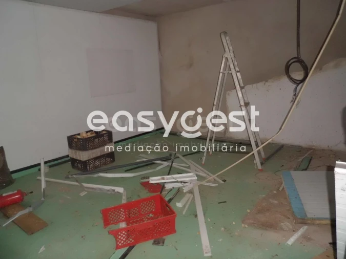 Armazém para Venda em Santa Clara de Louredo Foto 23