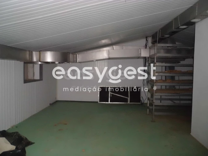 Armazém para Venda em Santa Clara de Louredo Foto 26