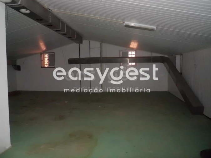 Armazém para Venda em Santa Clara de Louredo Foto 27
