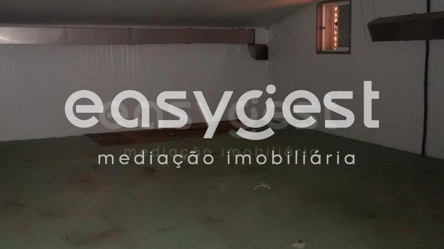 Armazém para Venda em Santa Clara de Louredo