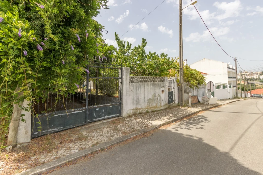 Moradia T3 para Venda em Charneca de Caparica e Sobreda Foto 1