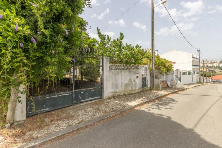 Moradia T3 para Venda em Charneca de Caparica e Sobreda Foto 1