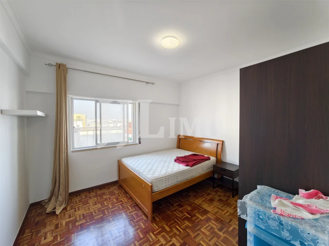 Apartamento T3 para Arrendamento em Pontinha e Famões Foto 8